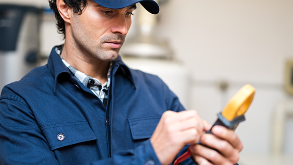 YORK® | Repair or Replace Installing a New System